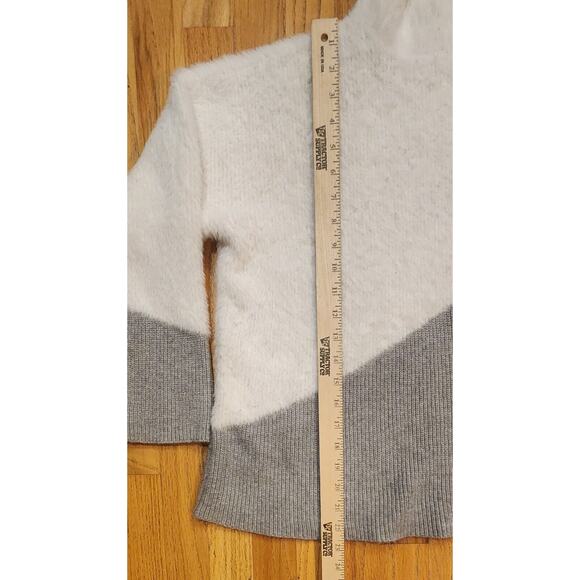 Vince Camuto Womens White Gray Asymmetric Sweater Blouse Long Sleeve size Large - Picture 7 of 10
